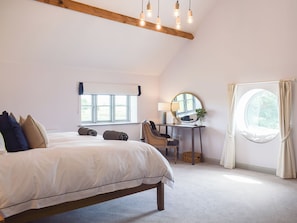 Double bedroom | The Dairy - Yocking Gate Holiday Accomodation, Whitchurch - 3 bedroom accommodation in Whitchurch (Whitchurch)