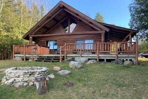 Exterior - Drummond Island Hotel & Vacation Homes - Scotts Bay Lodge (Drummond)