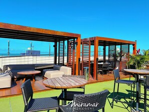 รับประทานอาหารกลางแจ้ง