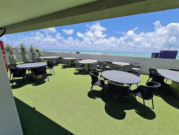 Apartment | Outdoor dining