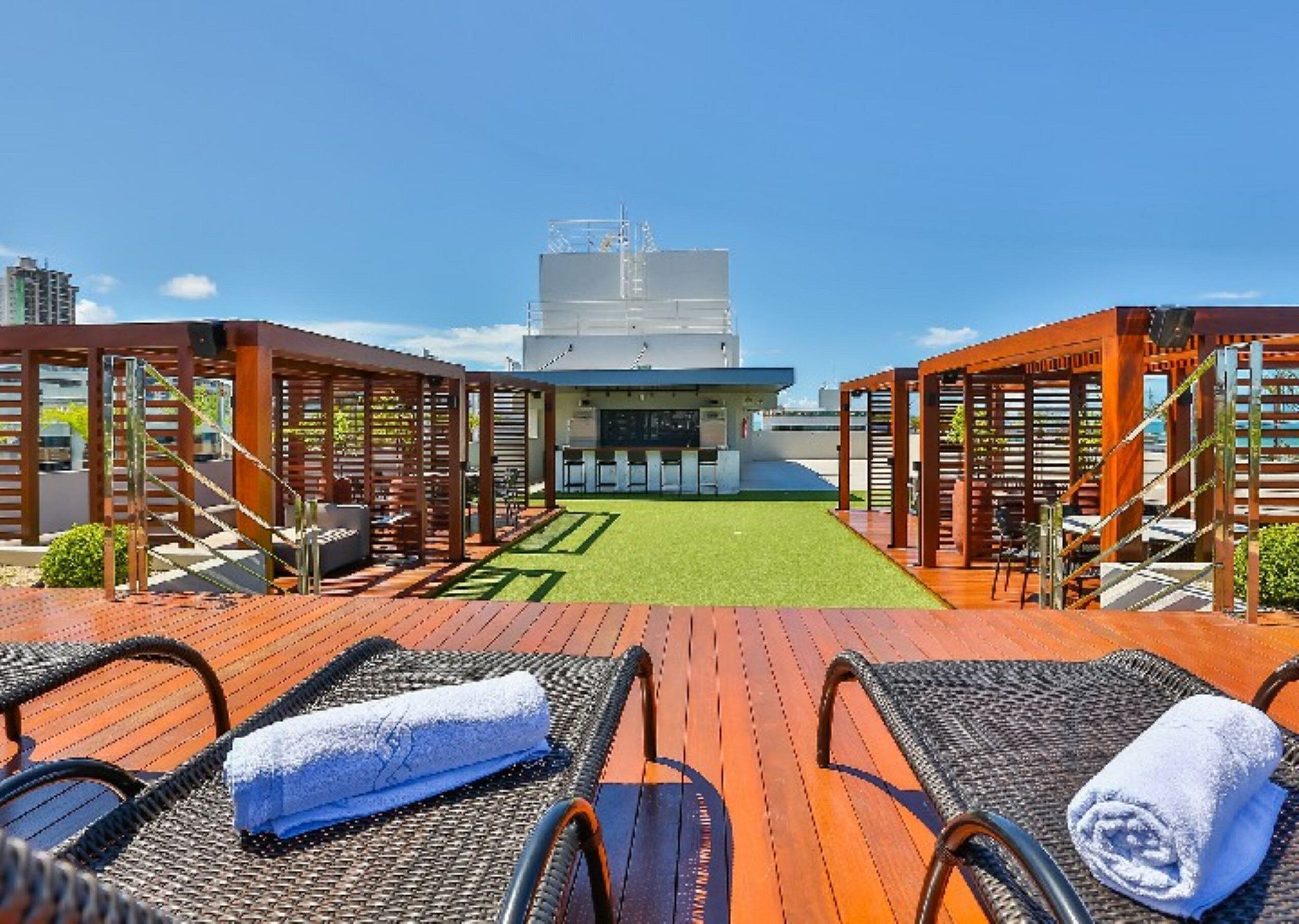 Basic Apartment | Outdoor dining