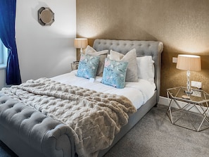 4 bedrooms, WiFi (free), bed sheets