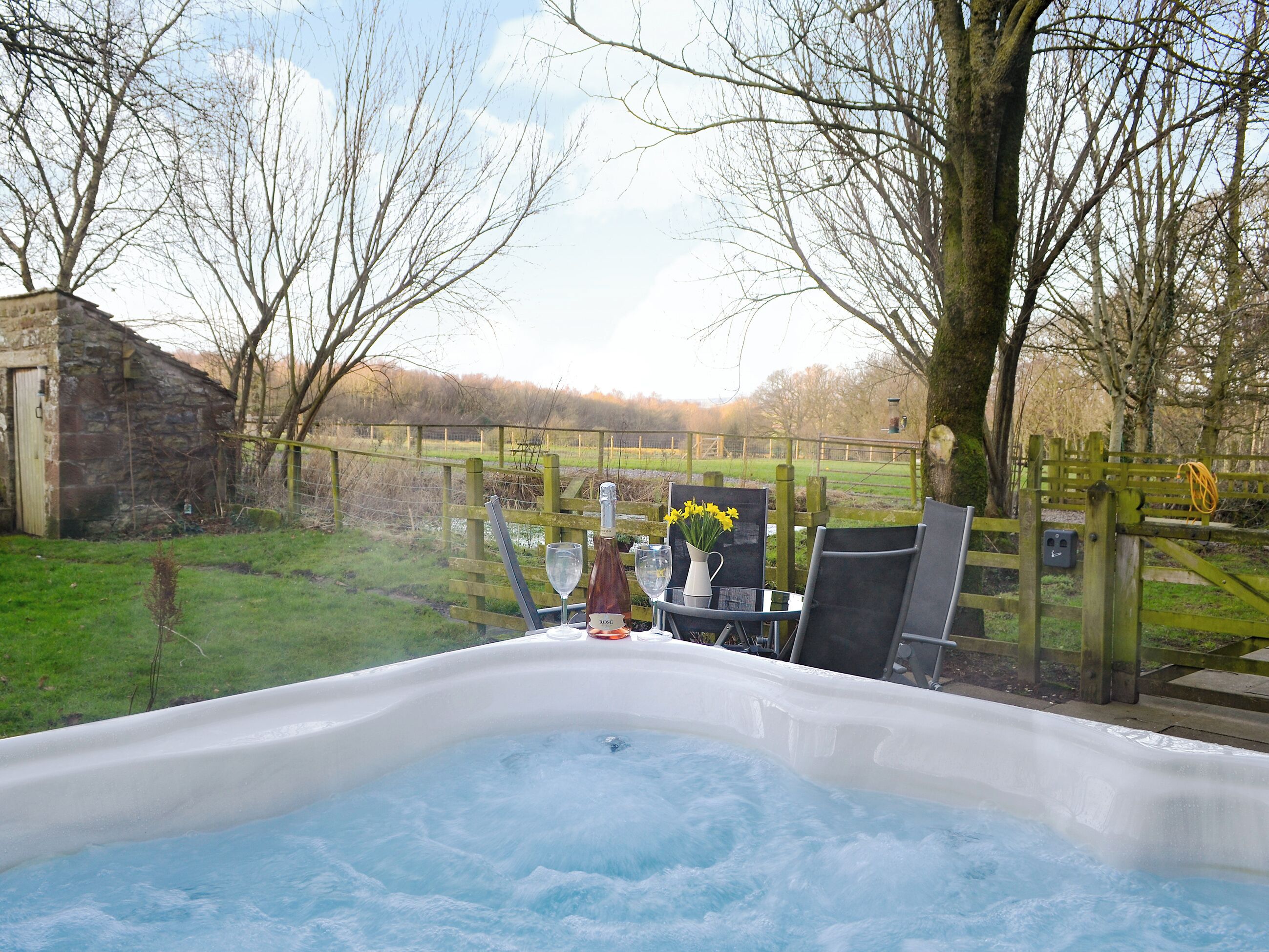 Outdoor spa tub
