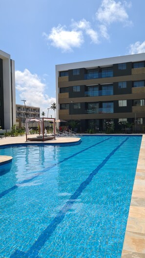 6 piscinas al aire libre