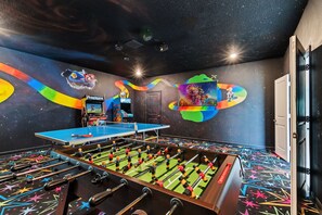 Games room - 8BR Family Villa | Pool, Game Room & Themed Rooms (Kissimmee)