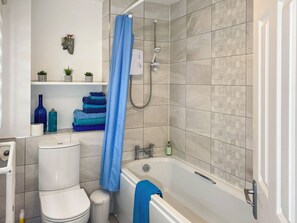 Bathroom - 3 bedroom accommodation in Falmouth (Falmouth)