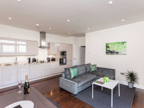 2 bedroom accommodation in Ashford