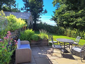 Outdoor dining - 2 bedroom accommodation in Pencuke, near Bude (Pencuke, near Bude)