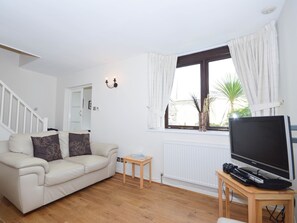 Living area - Part of a former school building close to Torquay harbour and town centre. (Torquay)