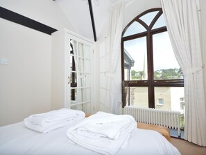 3 bedrooms, free WiFi - Part of a former school building close to Torquay harbour and town centre. (Torquay)