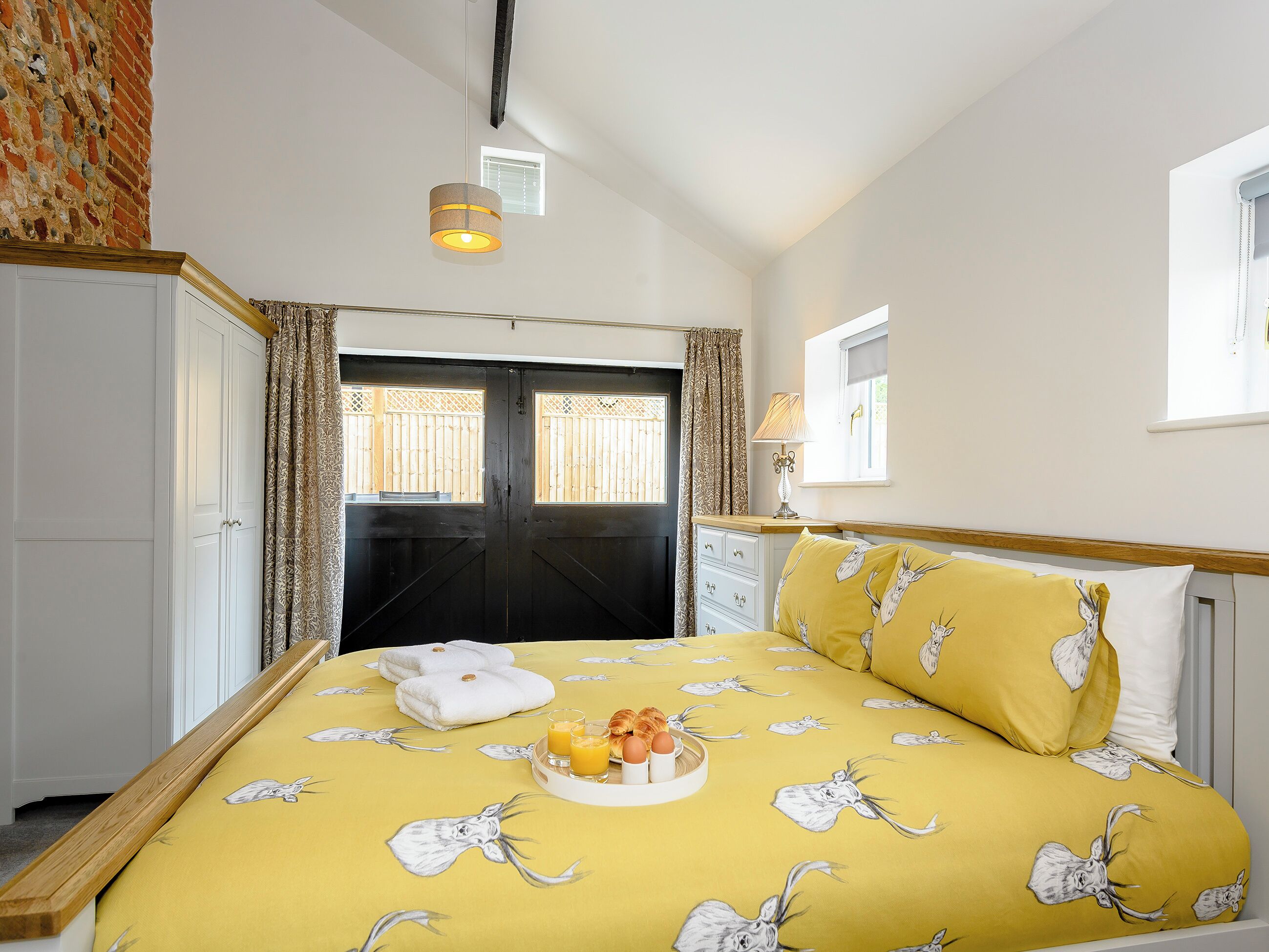 5 bedrooms, free WiFi, bed sheets