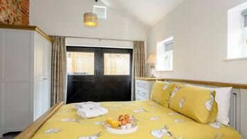 5 bedrooms, free WiFi, bed sheets