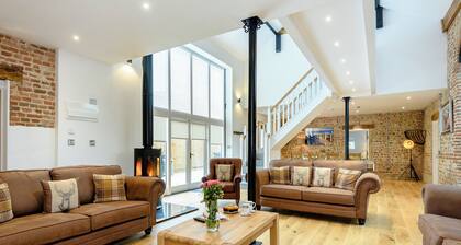5 bedroom accommodation in North Walsham