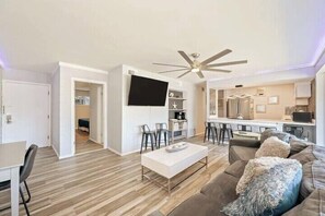 Televisión y oficina 