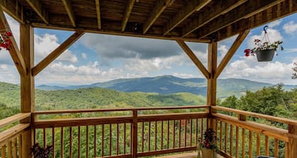 Serene & Cozy ★ Jetted Tub ★ Fireplace ★ Long Mountain view ★ Close 2 Resort