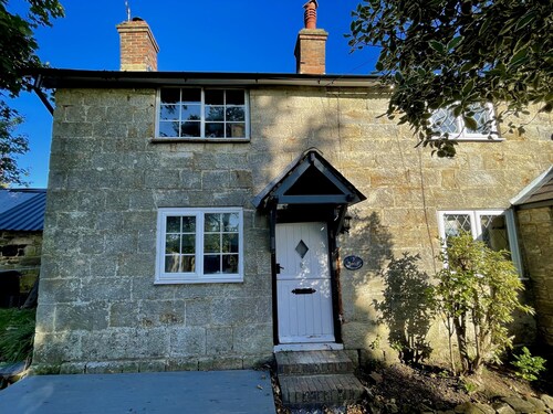 Cosy Victorian Cottage in Crowborough with Log Burner and parking