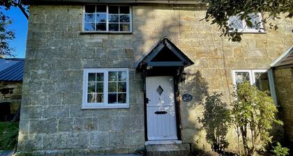 Cosy Victorian Cottage in Crowborough with Log Burner and parking