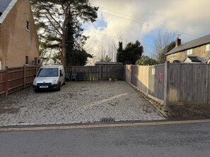 Unclassified image, 2 of 10, button