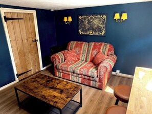 Unclassified image, 5 of 10, button - Cosy Victorian Cottage in Crowborough with Log Burner and parking (Crowborough)