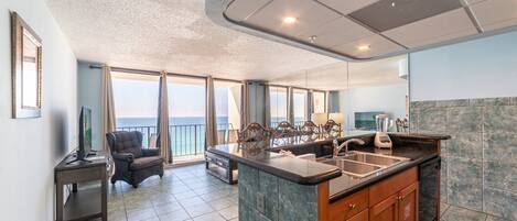 冷蔵庫、電子レンジ、コンロ、食器洗い機