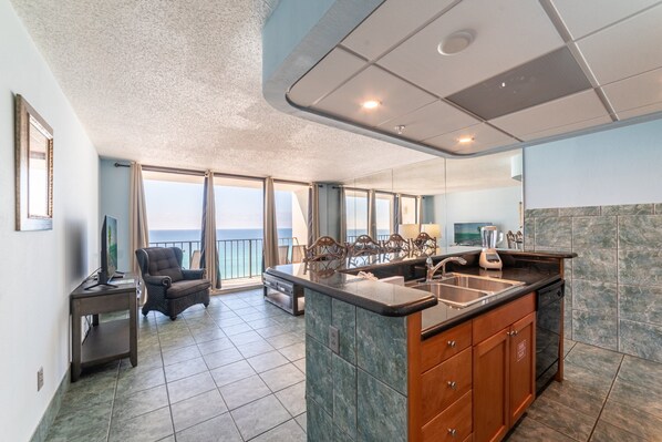 Refrigerador, microondas, parrilla de estufa y lavavajillas 