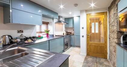 Foxes Reach - HW7421