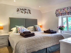 4 bedrooms, free WiFi, bed sheets