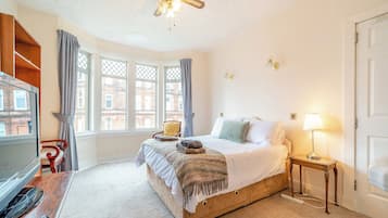 5 bedrooms, free WiFi, bed sheets