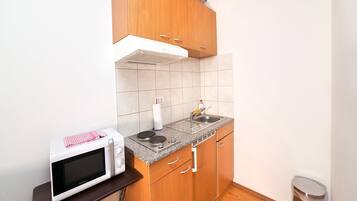 Fridge, microwave, cookware/dishes/utensils