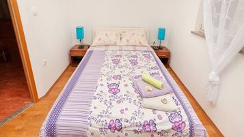 Internet, bed sheets