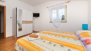 3 bedrooms, internet, bed sheets