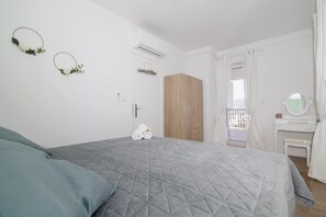2 bedrooms, iron/ironing board, Internet, bed sheets