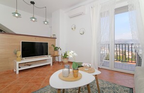 TV - Apartment Lana - Two Bedroom Apartment with Balcony (Dubrovnik)