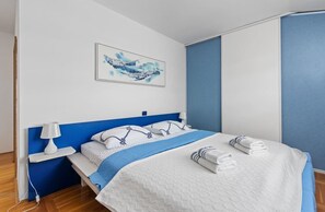 6 Schlafzimmer, Bügeleisen/Bügelbrett, Reisekinderbett, kostenloses WLAN