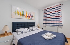 6 chambres, fer et planche à repasser, lit parapluie, Wi-Fi gratuit