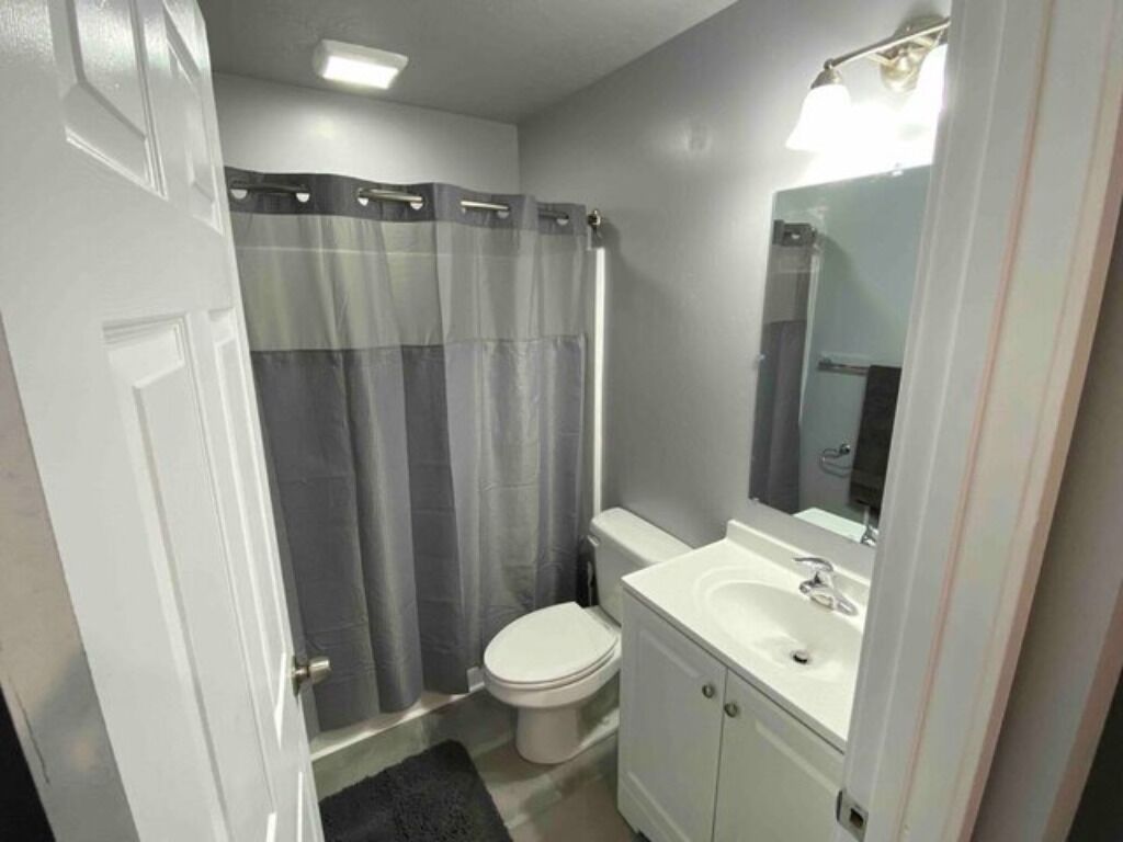 Combined shower/tub