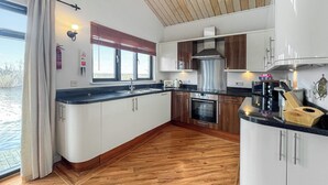 Dishwasher, high chair - 2 bedroom accommodation in Martham (Martham)