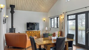 Dining - 2 bedroom accommodation in Martham (Martham)