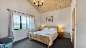 2 bedrooms, free WiFi, bed sheets - 2 bedroom accommodation in Martham (Martham)