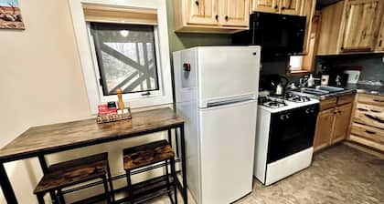 The Grotto Alaska 1BR Apartment, Near Katmai!