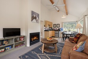 TV, fireplace, video games, books - Gorgeous Views! Fireplace, Gazebo, Incredible Deck, Pet Friendly, Walk to Lake! (Granby)