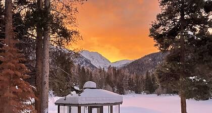 Gorgeous Views! Fireplace, Gazebo, Incredible Deck, Pet Friendly, Walk to Lake!