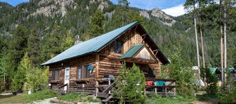 Mountain Views, Edge of Wilderness, Pet Friendly, Close to Lake Granby!