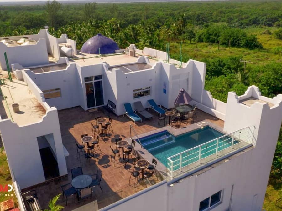 Vista frontal de la propiedad