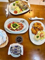 Desayuno a la carta todos los días (con cargo)