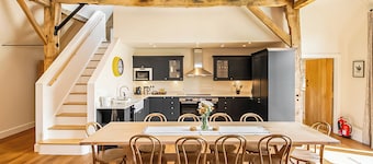 Hatchers Barn - UK42080