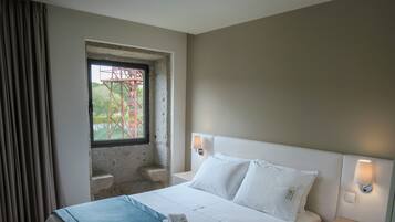 3 bedrooms, iron/ironing board, travel cot, free WiFi