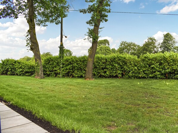 Garden | The Woodland - Oaklands Country Park, Great Strickland - 3 bedroom accommodation in Great Strickland (Great Strickland)
