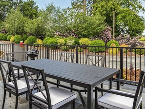 Outdoor dining - 3 bedroom accommodation in Great Strickland (Great Strickland)