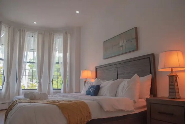 3 bedrooms, in-room safe, desk, iron/ironing board